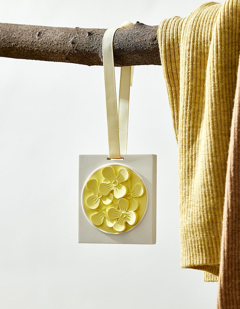 Car Aromatherapy Hanging Pendant,Car Air Freshener, Clothing Hanger,lasting fragrance, promoting metabolism, Effectively Absorb Odors, Handmade Carved Artworks