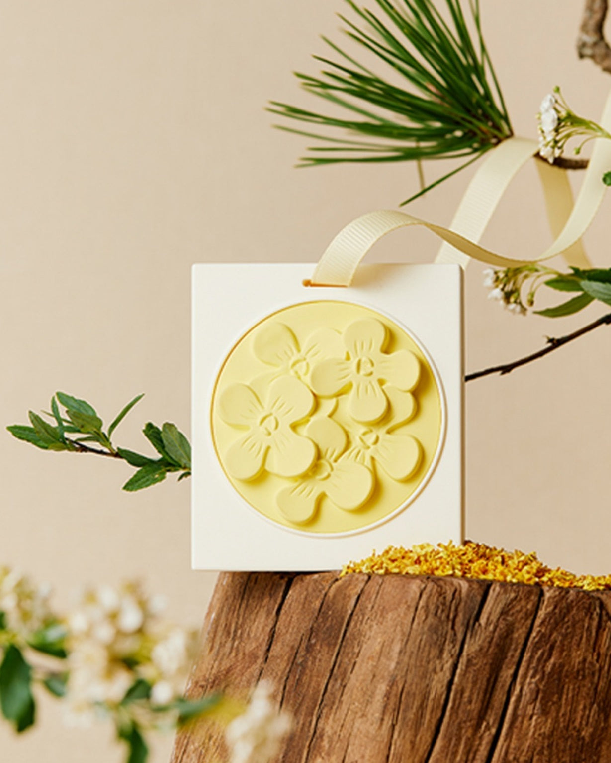 Car Aromatherapy Hanging Pendant,Car Air Freshener, Clothing Hanger,lasting fragrance, promoting metabolism, Effectively Absorb Odors, Handmade Carved Artworks
