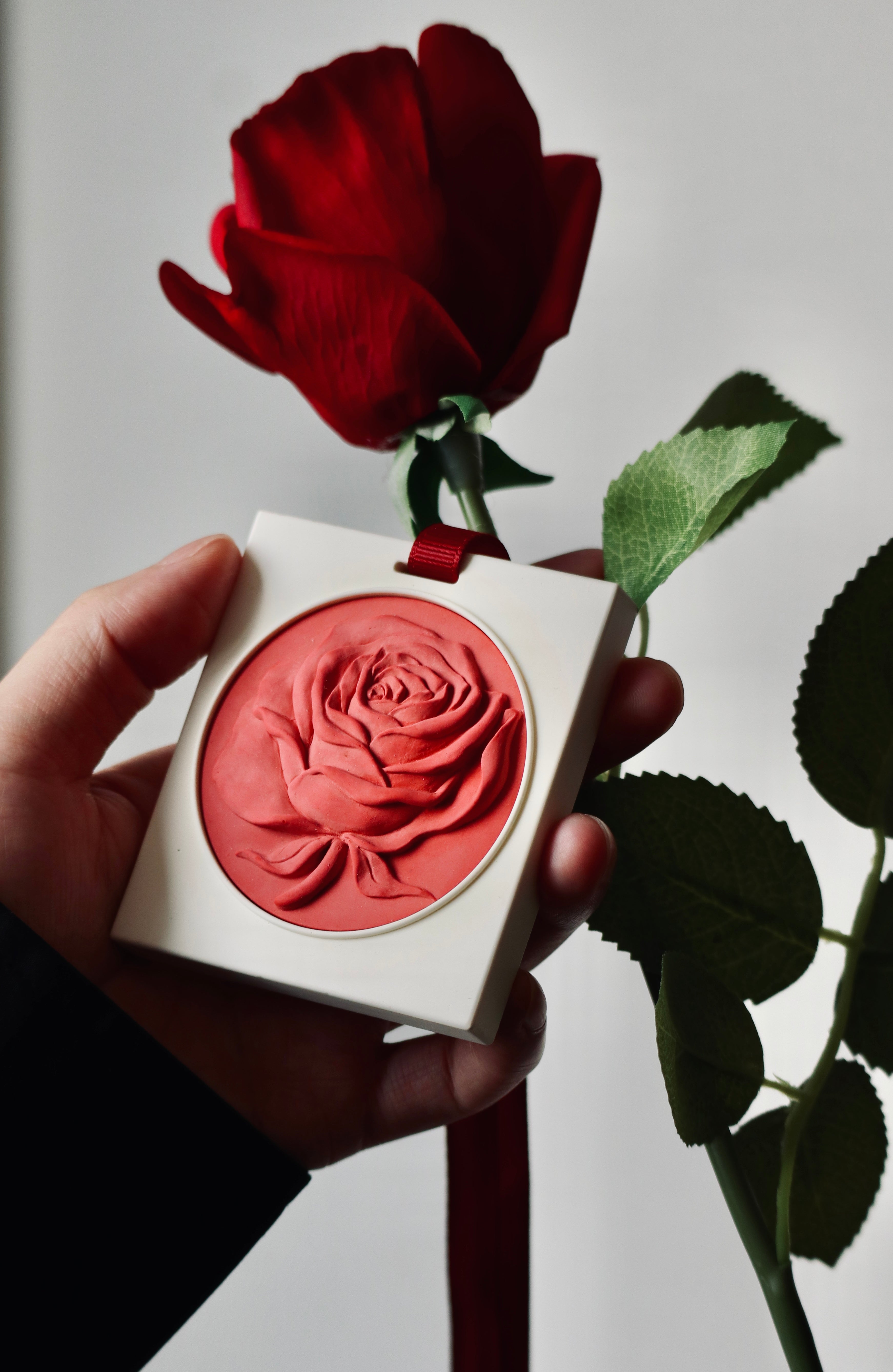 Car Aromatherapy Hanging Pendant,Car Air Freshener, Clothing Hanger,lasting fragrance, promoting metabolism, Effectively Absorb Odors, Handmade Carved Artworks
